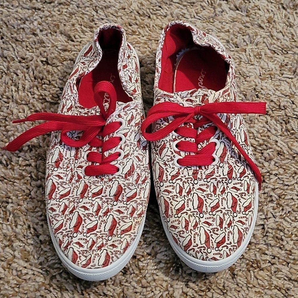 Crochet brand holiday shoes size 8